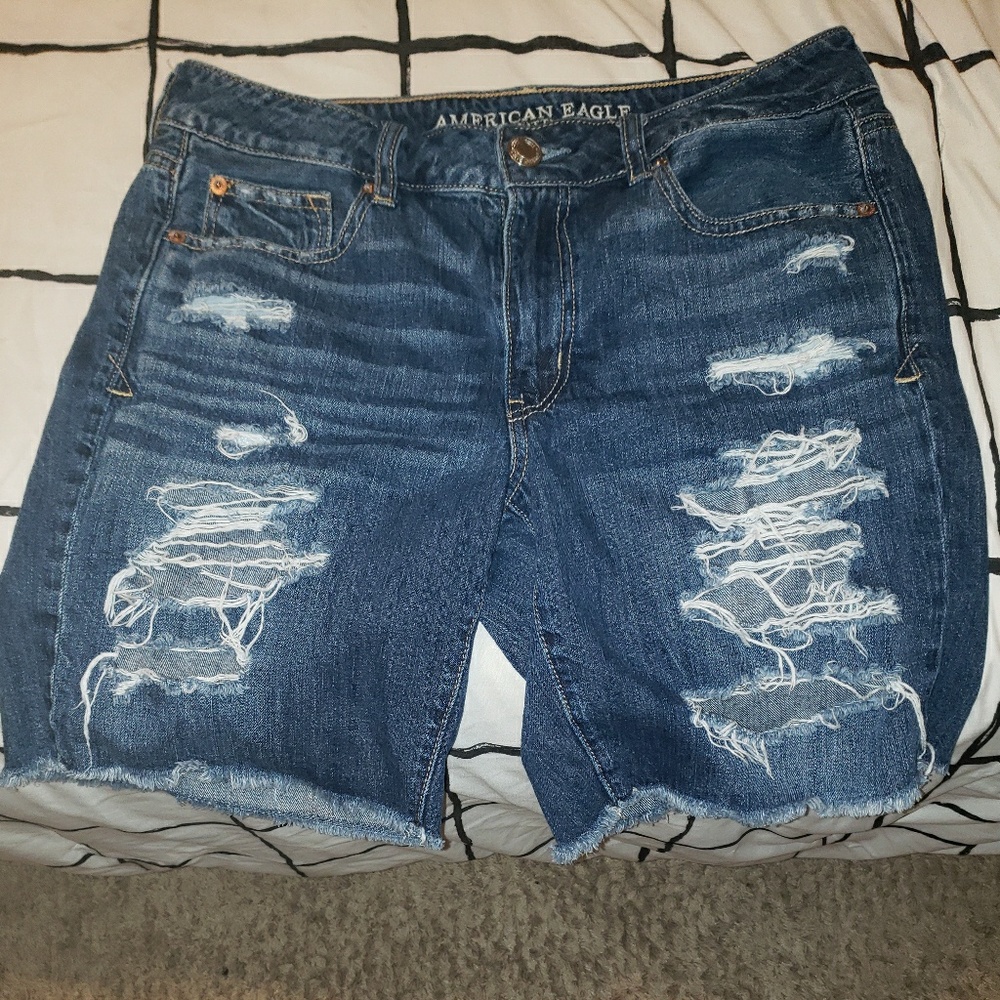 American eagle ripped capris/Bermudas